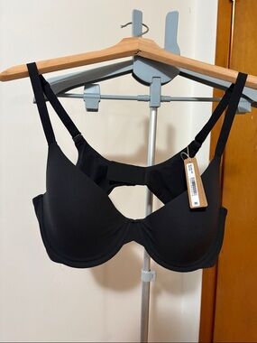 SKIMS Black Underwire T-Shirt Bra